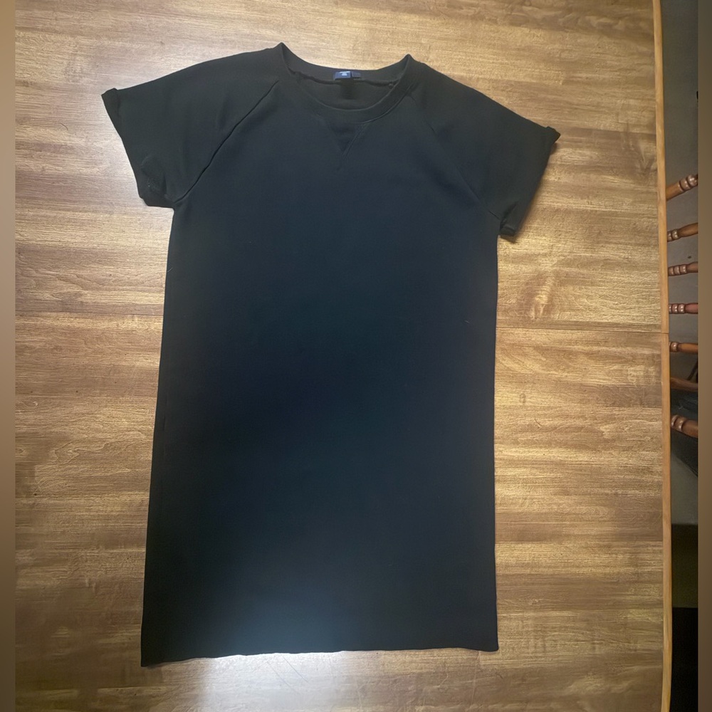 GAP Classic Black Short Sleeve Dress